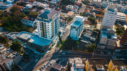 Paisagem Urbana Cidade Florianopolis Centro Trindade Itacorubi Beira Ilha Mar Baía Norte Morro da Cruz Prédios Arquitetura Engenharia Urbanismo Santa Catarina Por do Sol Drone Aérea 