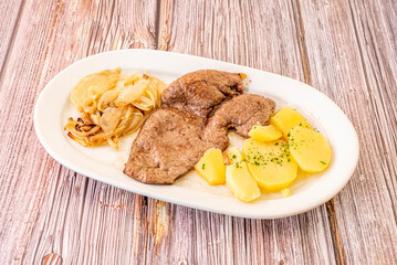 Liver with onions has been a favored dish in British and German cuisines, as well as in many Central European countries, where it is accompanied with boiled potato or mashed potatoes
