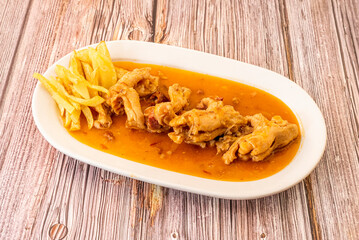 Lamb trotters, a historic dish, this offal delight has many followers, but also detractors who refuse to eat it