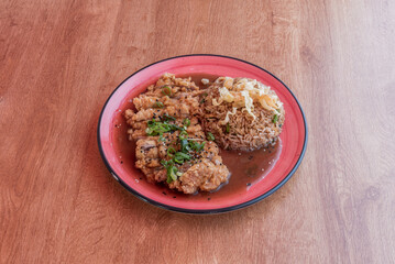 Chijaukay chicken is made with boneless chicken thighs, mensi sauce and chuño flour. Before serving, the meat is cut into pieces and drizzled with a hoisin and sesame sauce