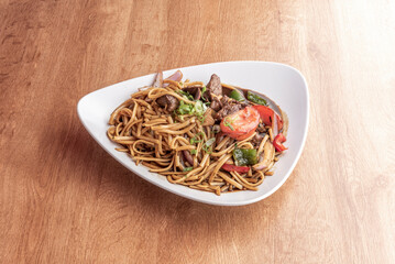 Peruvian salted noodles, in which food is fried over high heat and in small pieces. To prepare the dish, a portion of cooked noodles, vegetables and portions of meat are sautéed to taste