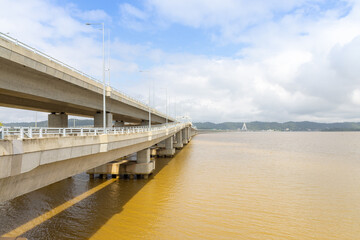 Fototapeta premium a dual-carriageway bridge across Brunei Bay