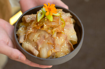 Grilled Pork Belly Sliced ​​Rice with Fragrant Sauce Topped with Stir Fried Onions.