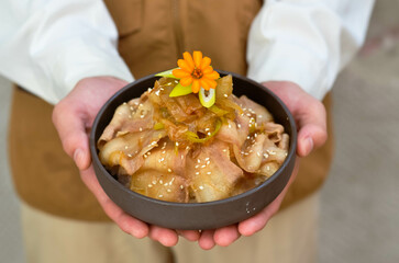Grilled Pork Belly Sliced ​​Rice with Fragrant Sauce Topped with Stir Fried Onions.