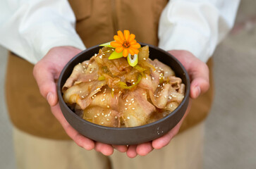 Grilled Pork Belly Sliced ​​Rice with Fragrant Sauce Topped with Stir Fried Onions.