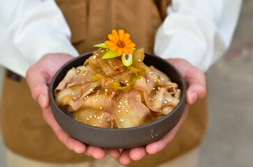 Grilled Pork Belly Sliced ​​Rice with Fragrant Sauce Topped with Stir Fried Onions.