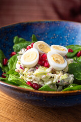 Salad with roast beef, green Apple, salad mix on a plate.