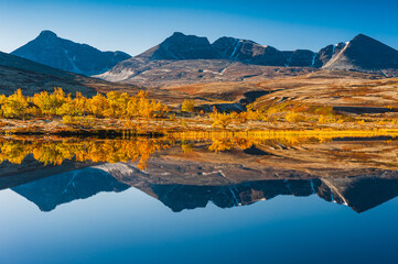 Breathtaking Autumn Reflections in Norways Rondane Nationalpark