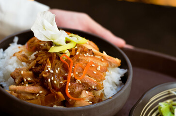 Grilled Chicken with Sauce Sliced ​​Rice with Fragrant Sauce Topped with Stir Fried Onions