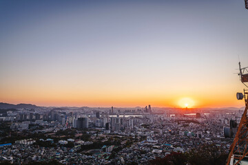 Fototapeta na wymiar Coucher du soleil à Séoul en Corée du Sud