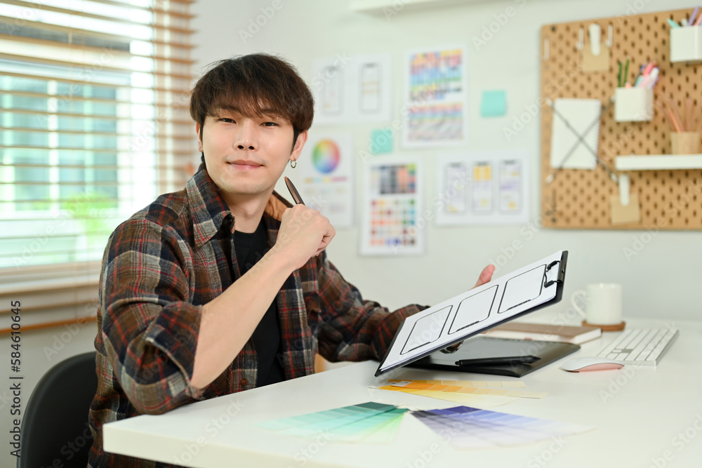 Aufkleber young creative man ux developer creating sketches of applications for mobile phones at design studio