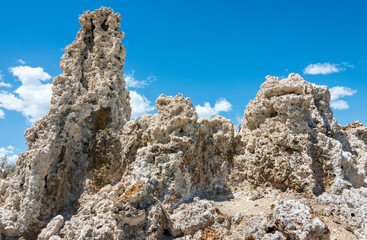 Fototapeta na wymiar Formations and Clear Blue Water at Mono Lake