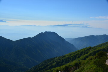 燕岳から望む有明山と安曇野にかかる雲海