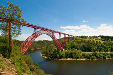 Fototapeta na wymiar Viaduc de Garabit, entièrement métallique, ce pont ferroviaire réalisé par Gustave Eiffel est situé sur la rivière Truyere . Cantal departement. Auvergne Rhone Alpes. France