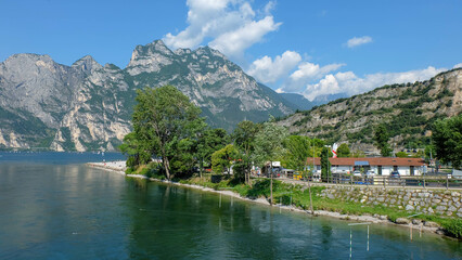 Fototapeta na wymiar Torbole am Gardasee in Italien an der Flussmündung Sarca 