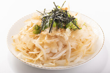 新玉ねぎのサラダ