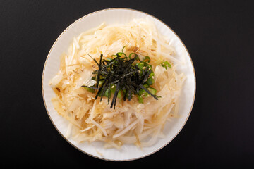 新玉ねぎのサラダ