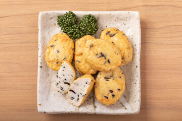 白身魚のすり身揚げ　(豆腐とひじき入り)