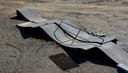 modular pumptrack made of composite material, instead of pedaling and bouncing to move bicycles,...