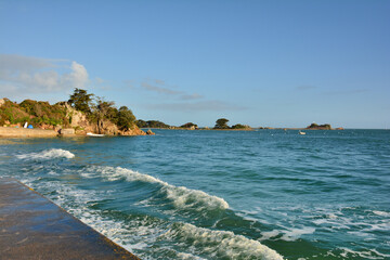 Fototapeta premium Paysage de mer à Port-Blanc Penvénan en Bretagne - France