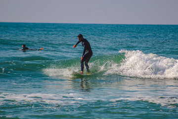 Surf Surfista Praia Mole Floripa Florianopolis Esporte Radical Aquatico Agua Mar Oceano Atlantico Prancha Parafina Olimpico Paisagem Tropical Verão Galheta Ilha Santa Catarina Areia Atividade Física 