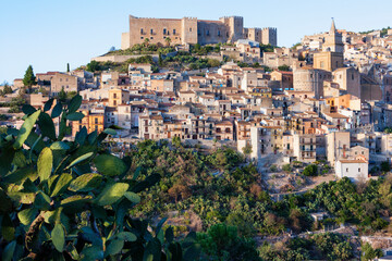 Fototapeta premium Caccamo. Palermo. Il castello sopra la cittadina