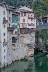 Maisons suspendues