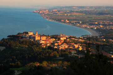 Sirolo, Conero. Ancona. Panorama dall' alto al tramonto.