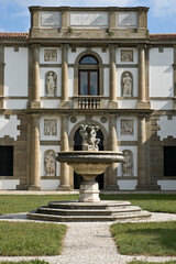 Fototapeta na wymiar Monselice, Padova.Villa Duodo, fontana con facciata. 