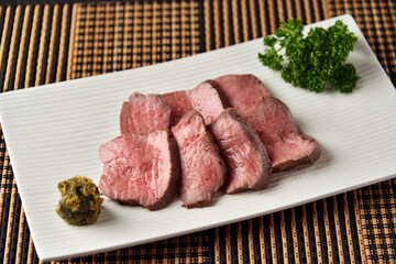 ロースト牛タンのおつまみ