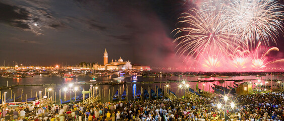 Venezia. Fuochi d'artificio per la Festa del Redentore