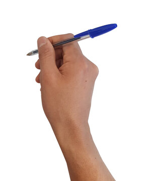Mano derecha escribiendo con un l&aacute;piz tipo bol&iacute;grafo azul en un fondo blanco