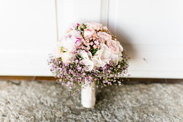 weiß-rosa Brautstrauss