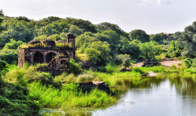 Fototapeta na wymiar The remnants of an old Portuguese Fort in Ranthambhore National Park, India