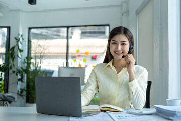 operation call center working at the office