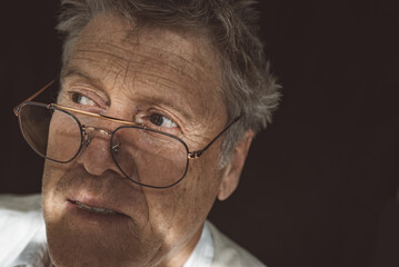 Mann / Gesicht / Brille