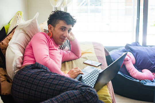 Gender fluid person at home - Powered by Adobe