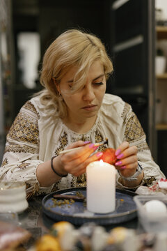 Easter egg process handicraft