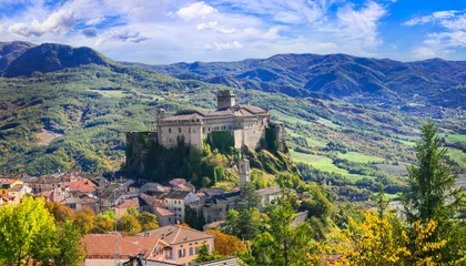 Foto op Aluminium "Castello di Bardi" - impressive medieval castle and scenic village in Emilia -Romagna region of Italy © Freesurf