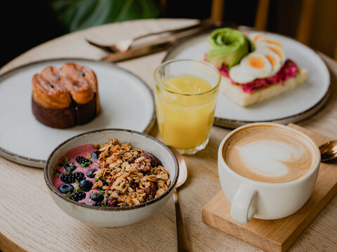 An cafe breakfast