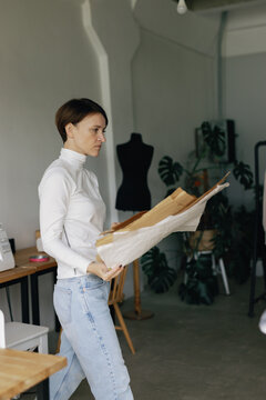 Modiste businesswoman atelier dressmaking 