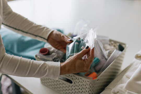 Anonymous thread needlework tool job