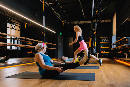 Trainer fitness class pause