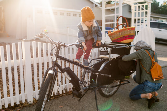 Mom and son before leaving home by bike