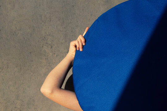 Person holding a textile sphere