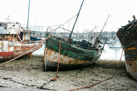 old  abandoned  ships in port 