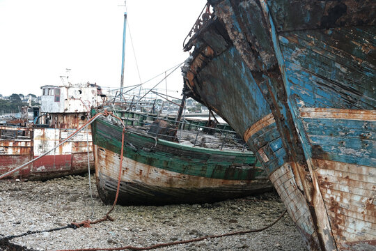 old  abandoned  ships