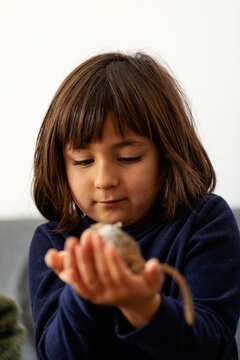 little girl holding her mouse