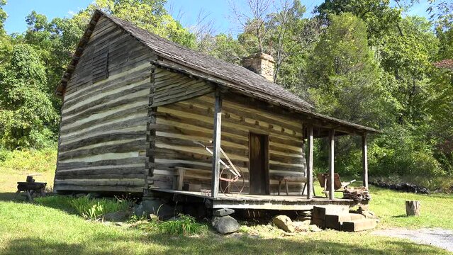 2022 - old one room settler pioneer frontier cabin in the Shenandoah Valley, Blue Ridge Parkway, Appalachian mountains, Virginia.