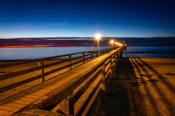 Seebrücke kurz nach Sonnenuntergang